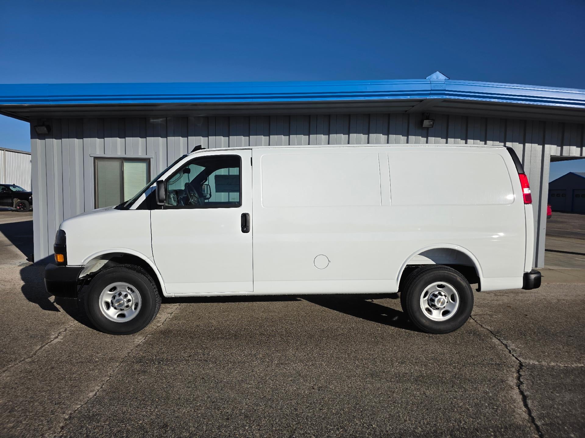 2025 Chevrolet Express Cargo 3500 WT