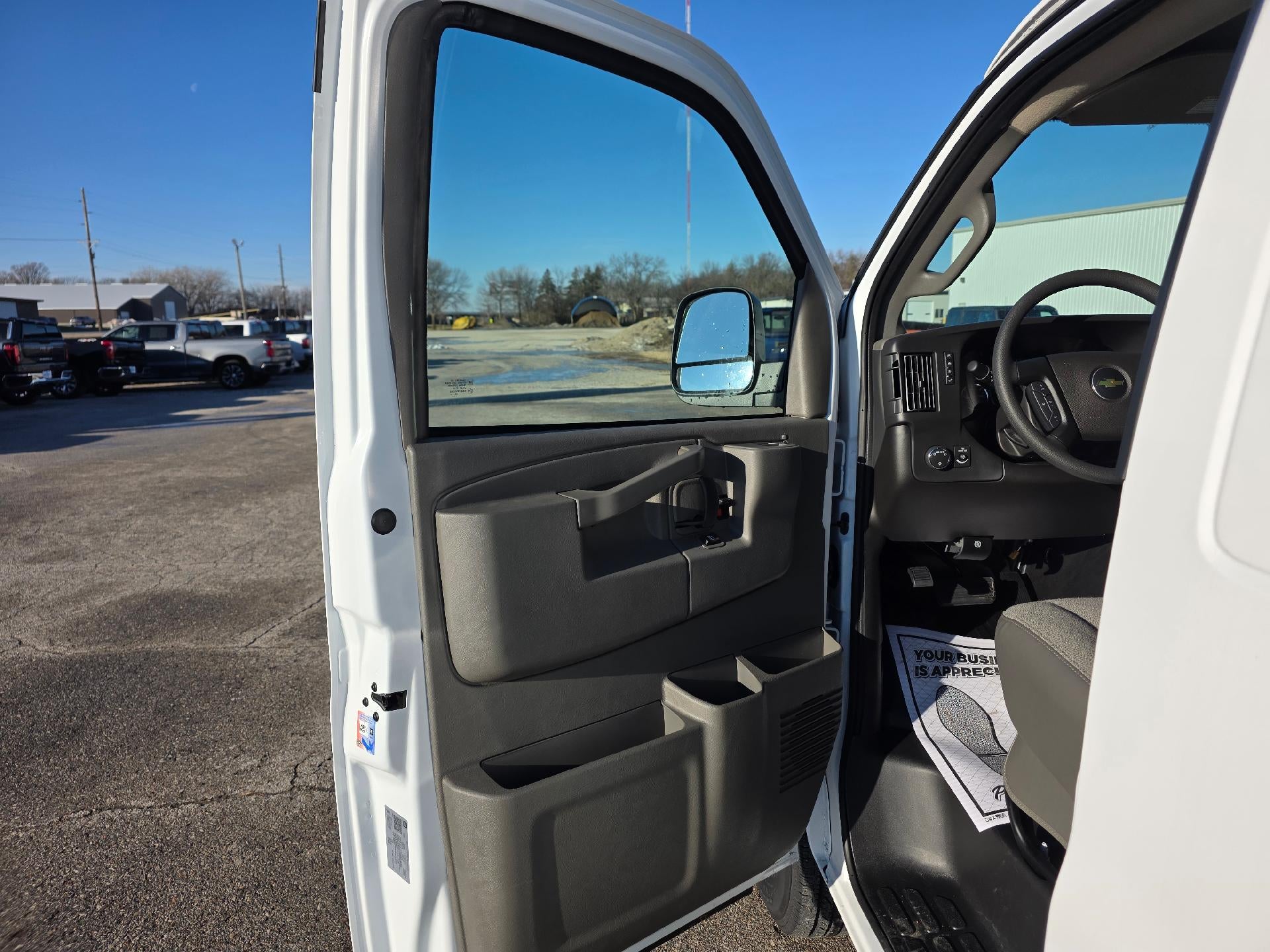 2025 Chevrolet Express Cargo 3500 WT