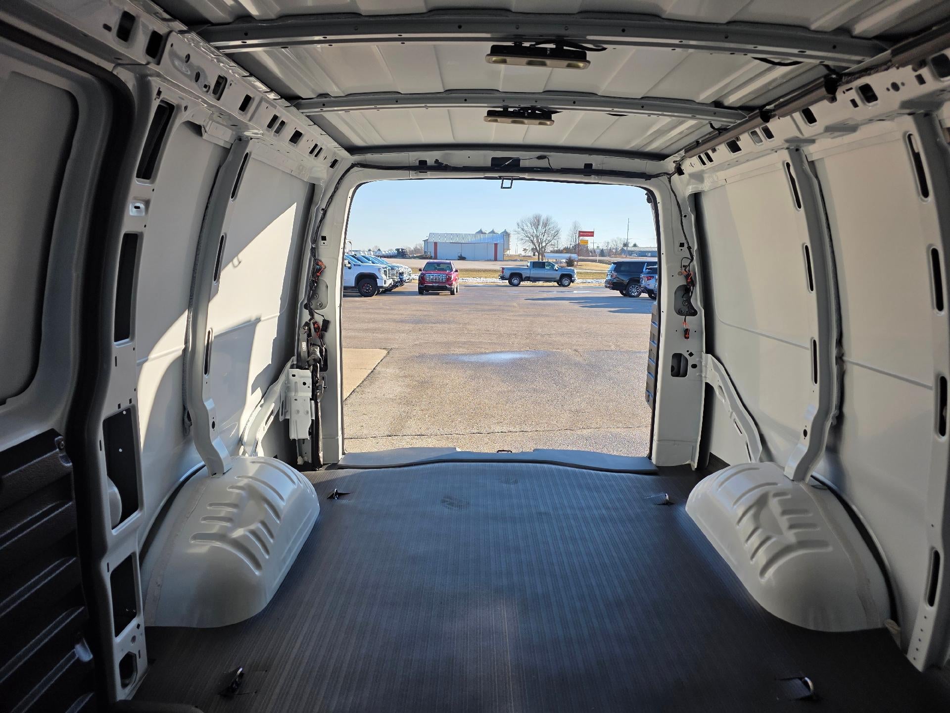 2025 Chevrolet Express Cargo 3500 WT