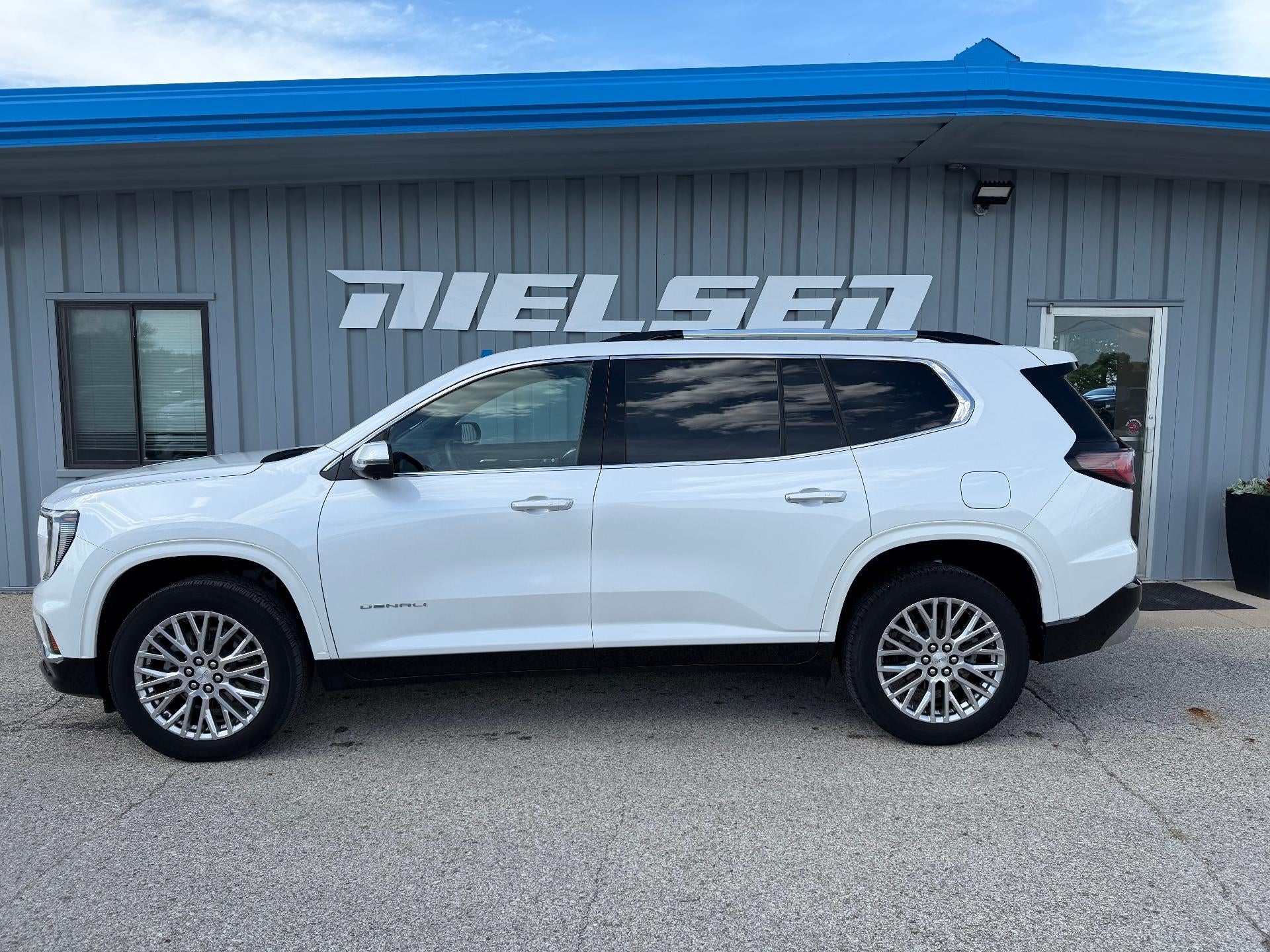 2024 GMC Acadia Denali AWD's photo