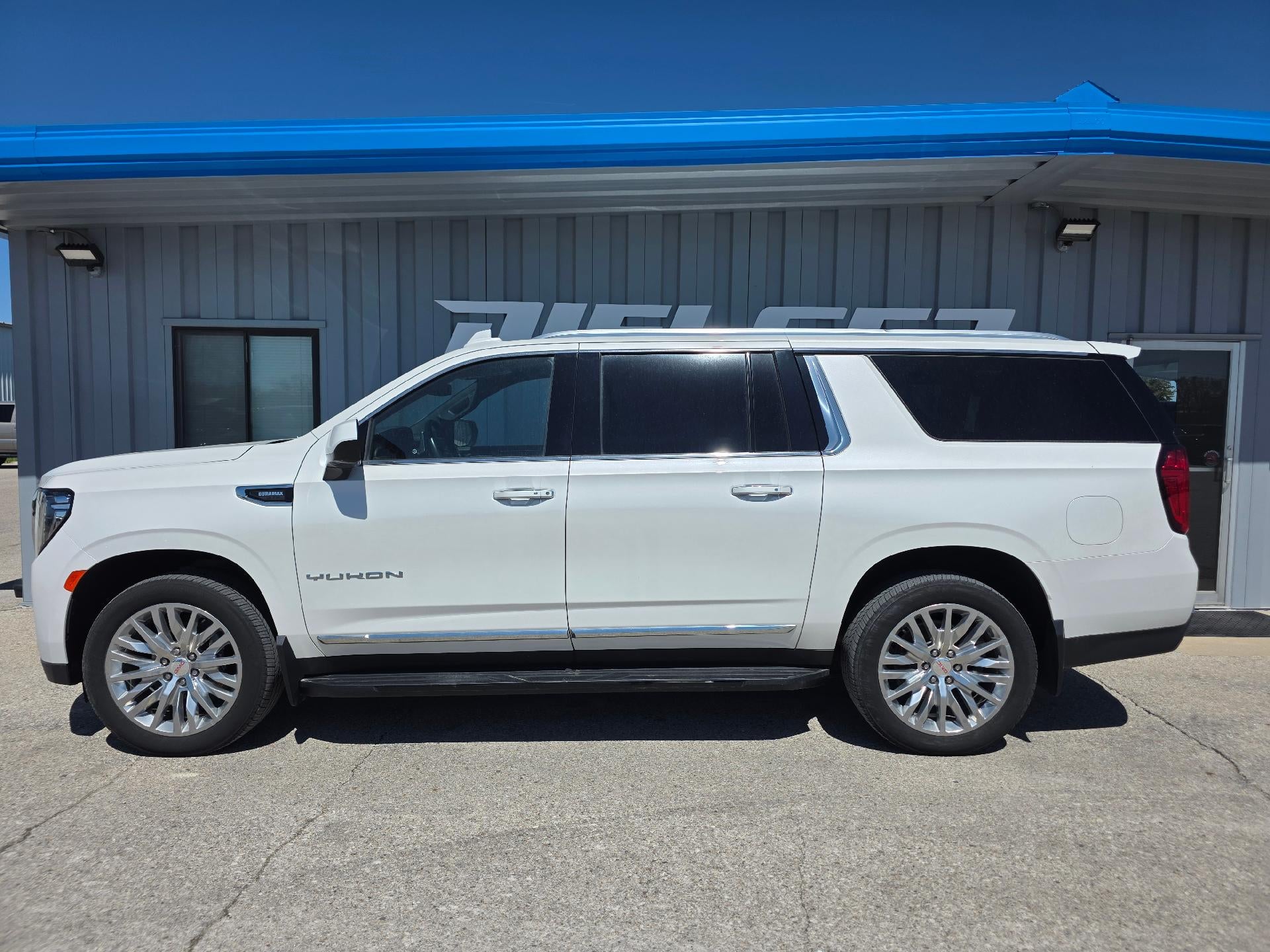2023 GMC Yukon XL SLT