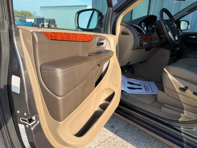 2016 Chrysler Town & Country Touring