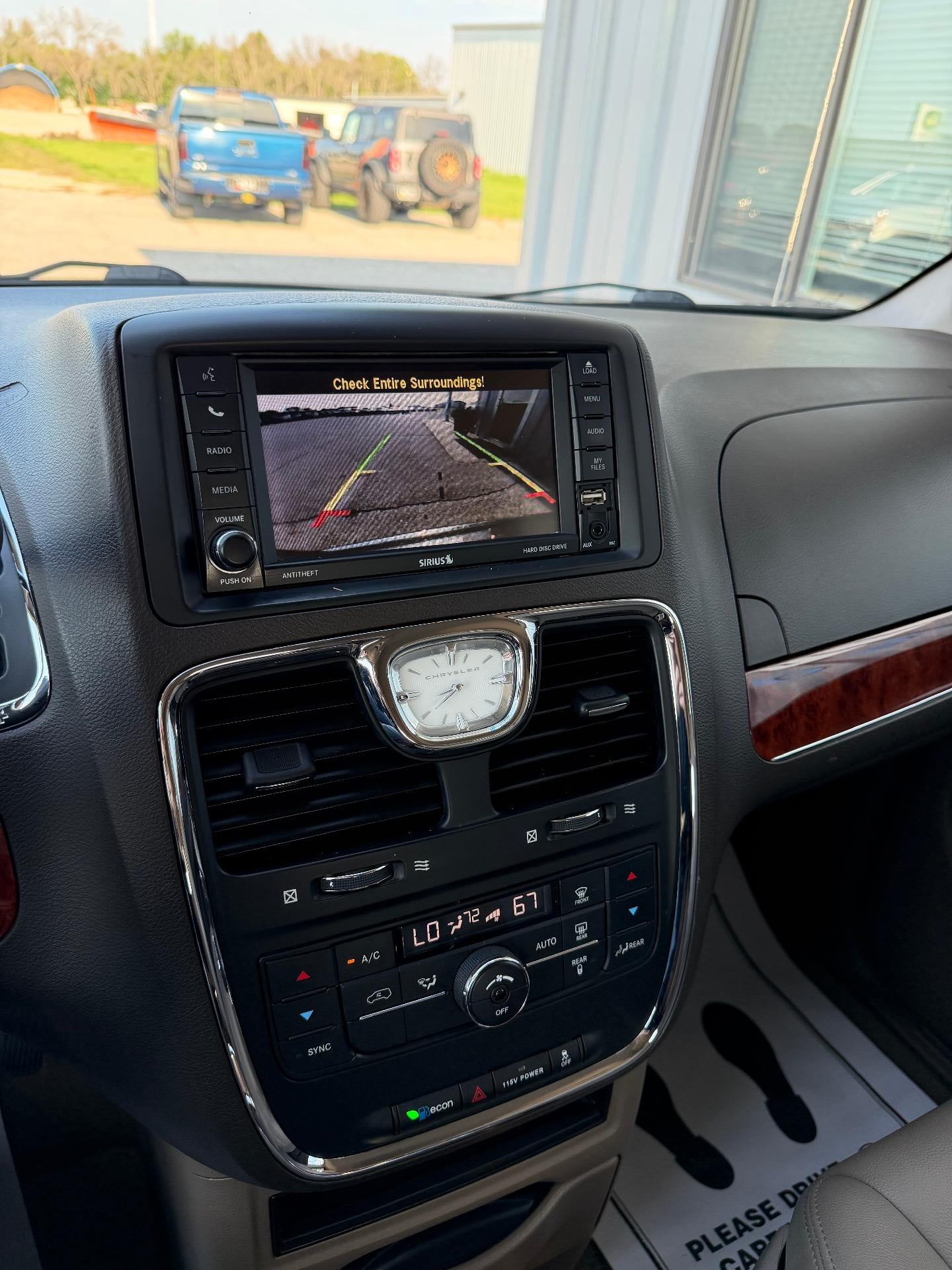 2016 Chrysler Town & Country Touring