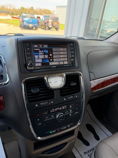 2016 Chrysler Town & Country Touring