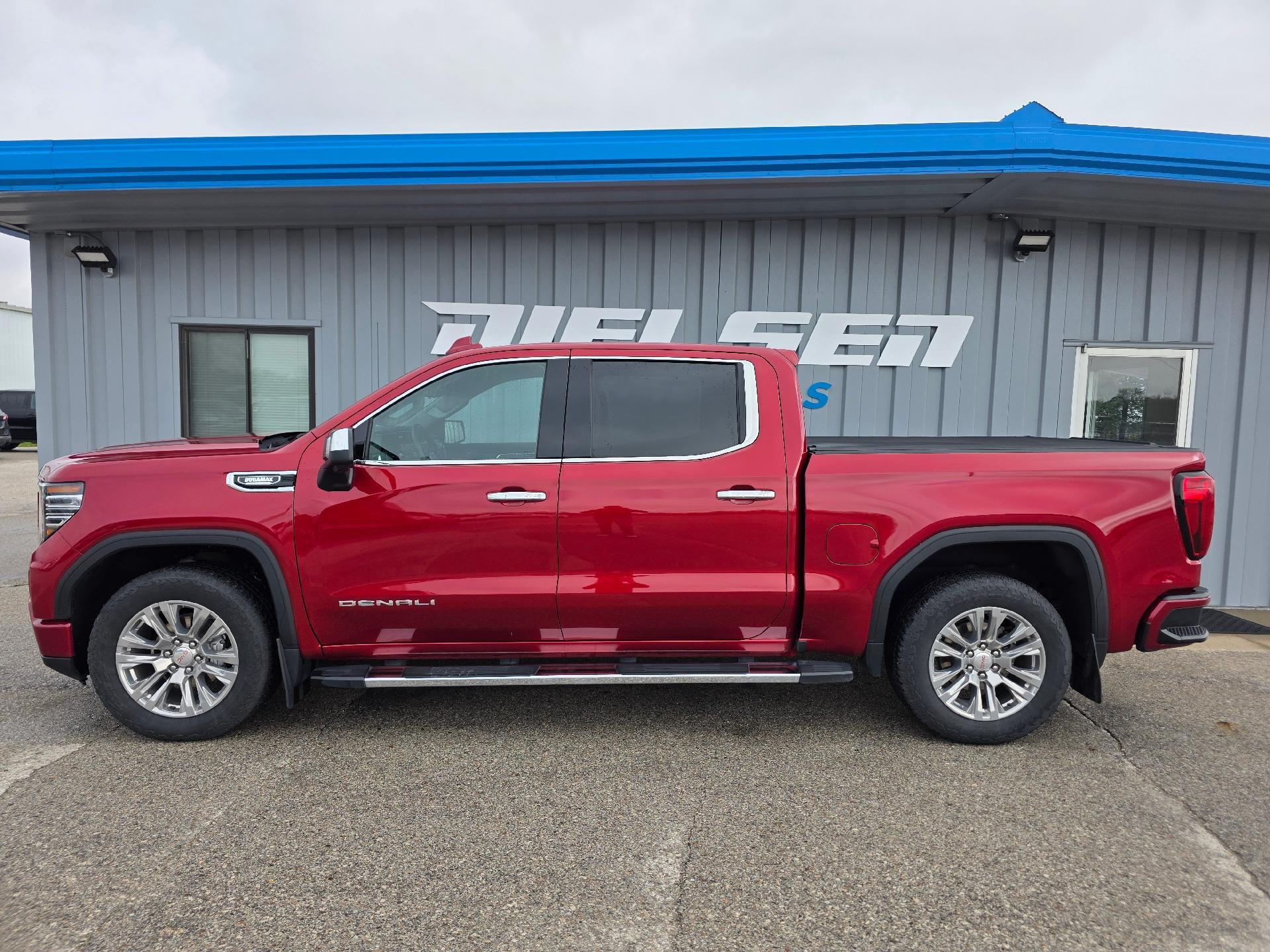 2024 GMC Sierra 4WD Crew Cab Short Box Denali's photo